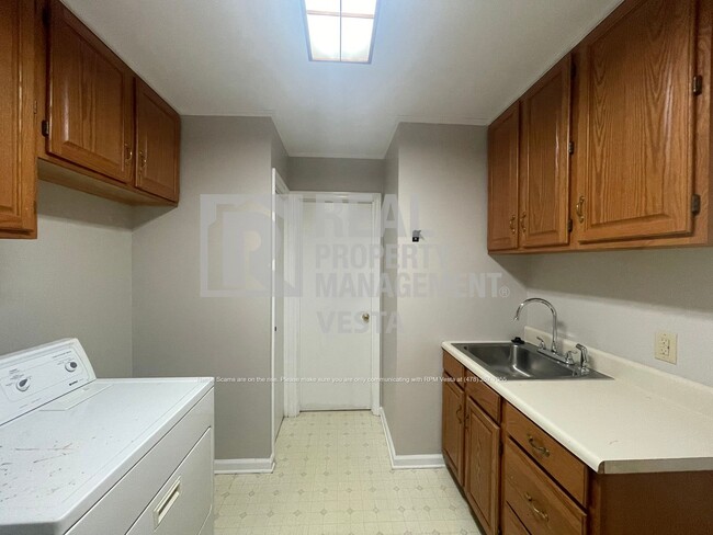 Building Photo - 4231 Laura Ann Pl