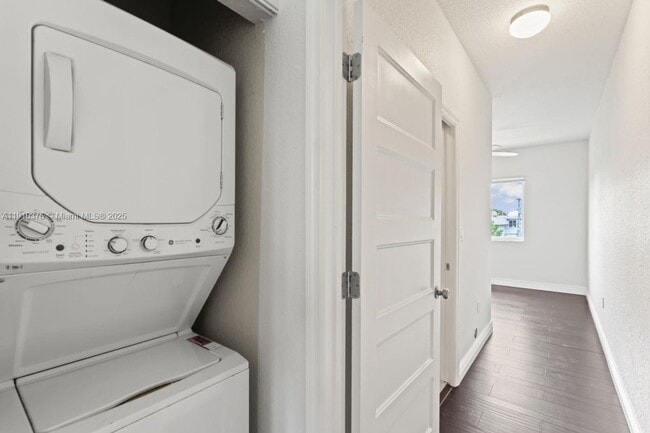 Building Photo - 1110 NE 1st Ave.