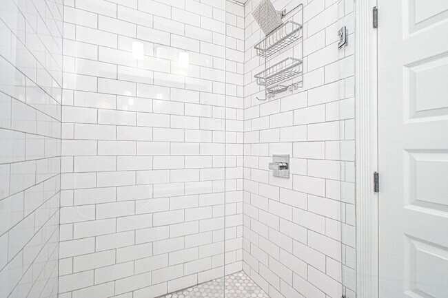 Building Photo - 2823 Ashland Ave