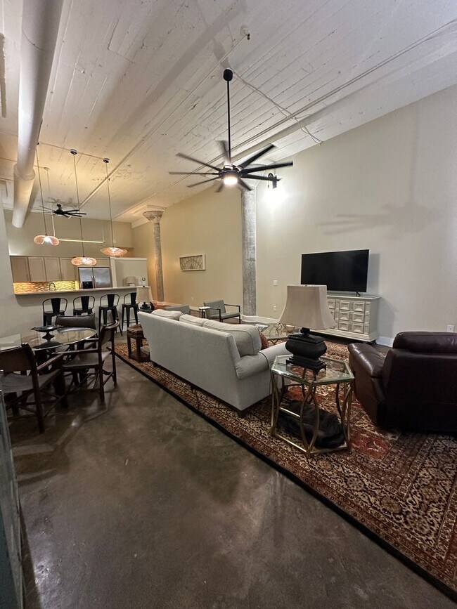 Building Photo - 1 BR/ 1BA at The Lofts with GATED GARAGE P...