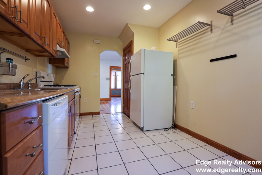 Building Photo - 36 South Crescent Circuit