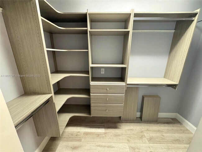 Building Photo - 3283 Cocoplum Cir