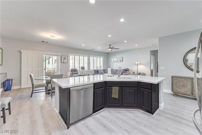 Building Photo - 2538 Venus Star St