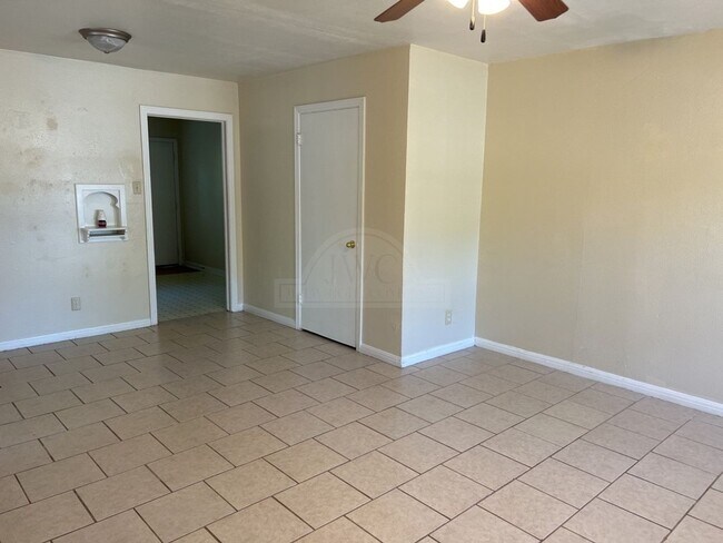 Building Photo - 1608 Duncan Ave
