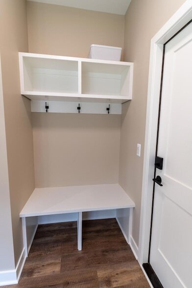 Building Photo - 8456 Oak Shade Ct