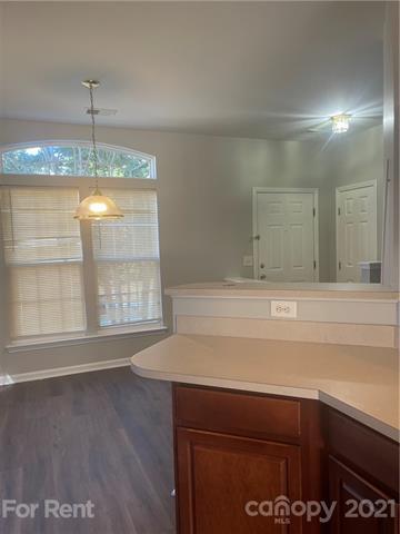 Building Photo - 1306 Stourbridge Lion Dr