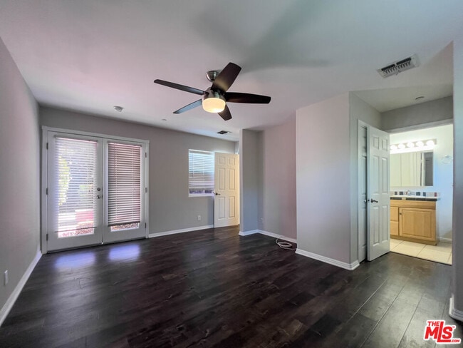 Building Photo - 15426 Camarillo St