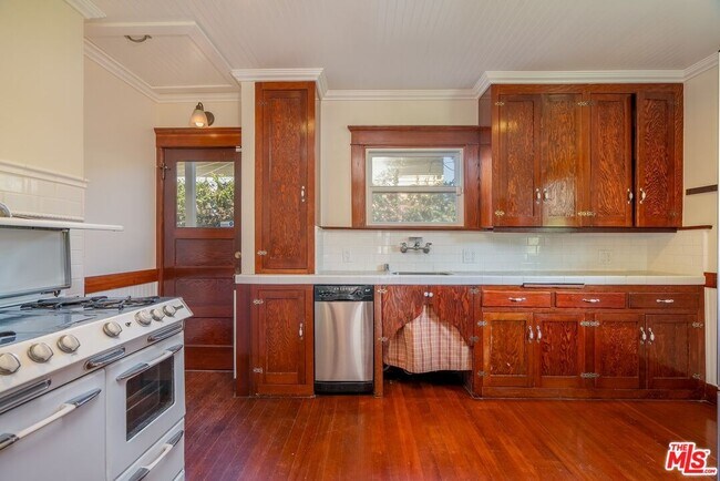 Building Photo - 4253 Fountain Ave