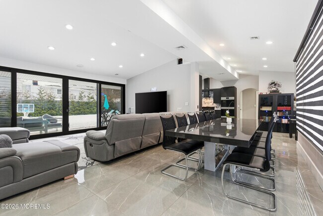 Building Photo - 612 Deal Rd