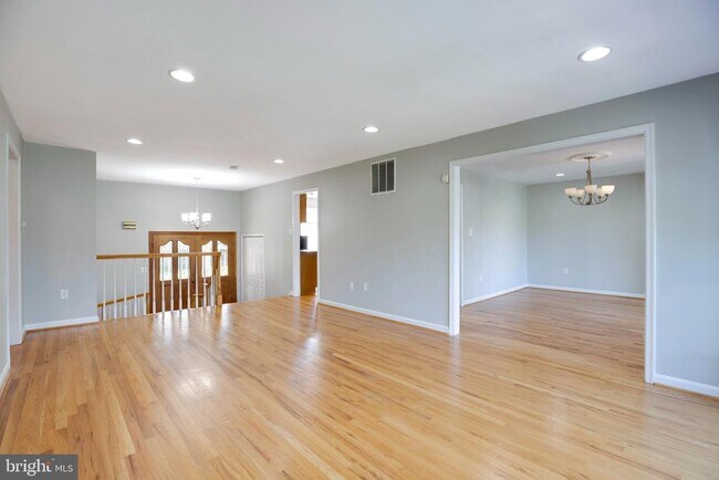 Building Photo - 1208 Forestwood Dr