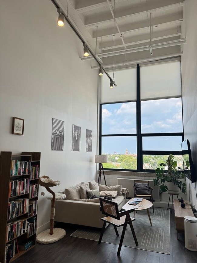 Building Photo - 4000 W Diversey Ave