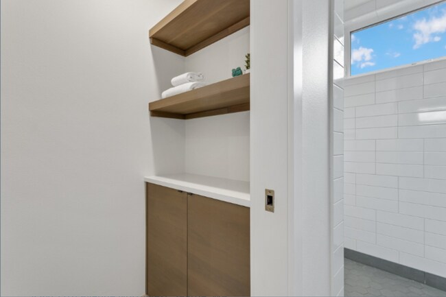 Building Photo - Modern 3 Bed Townhouse in Seattle | 2 Bath $3,800!!