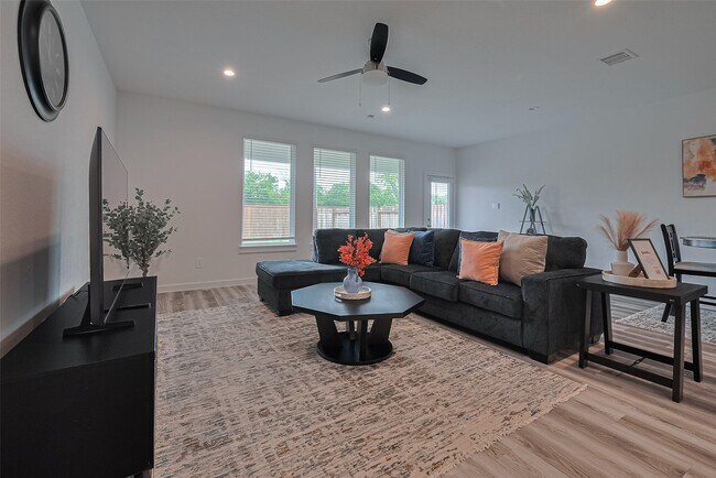 Primary Photo - 10405 Hadley Pk Trl