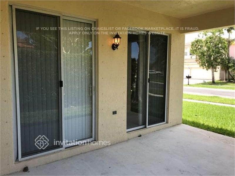 Building Photo - 10566 Galleria St