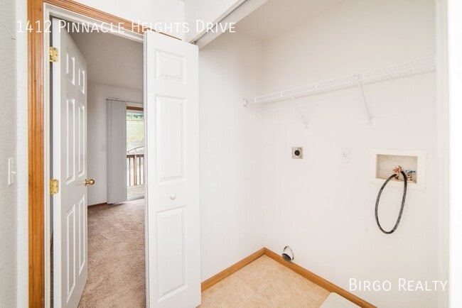 Building Photo - Move in Special! First Month's Rent is Fre...