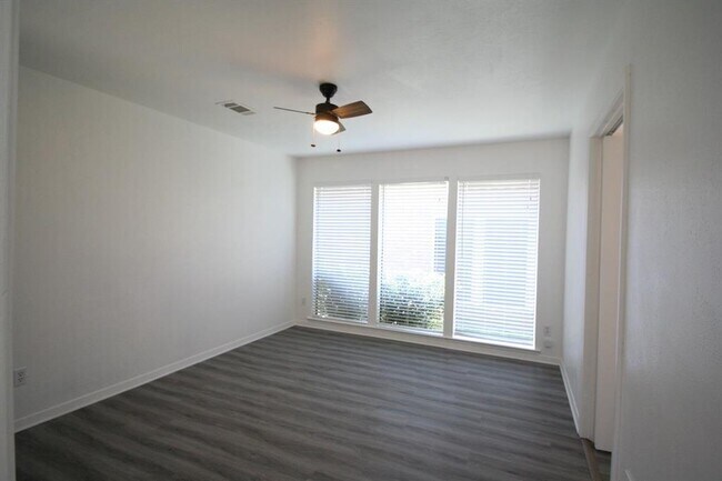 Building Photo - 16933 Davenport Ct