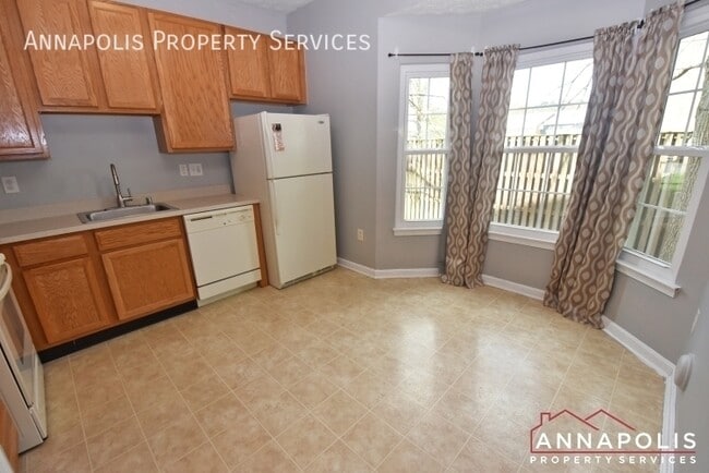 Building Photo - 8203 Barrington Ct