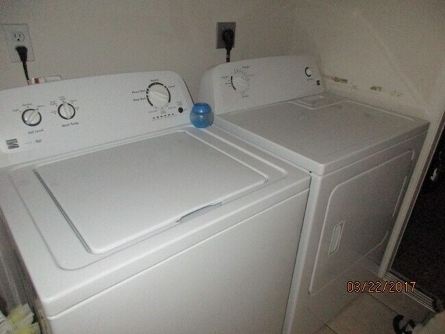 Building Photo - Single Family SW area Home with a Fenced Yard