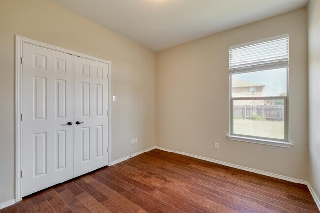 Building Photo - 117 Brittany Ln