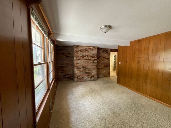 Building Photo - 106 Silver Bluff Rd