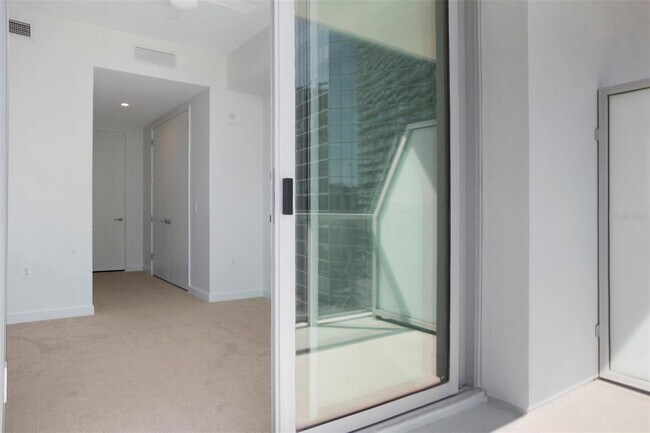 Building Photo - 400 Central Ave