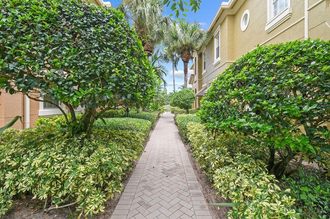 Building Photo - 4930 Bonsai Cir