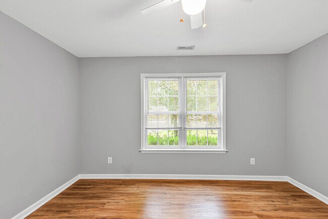 Building Photo - 174 Live Oak Dr