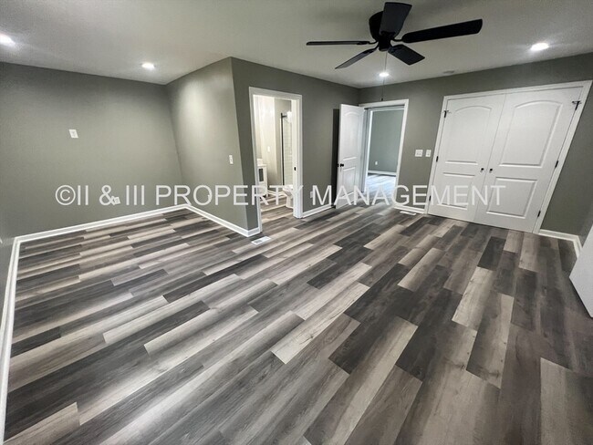 Building Photo - 310 W Poplar St