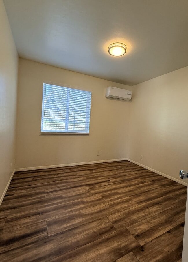 Building Photo - PM16-00412K: 4th