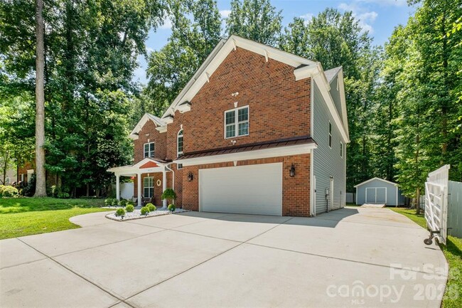 Building Photo - 8418 Knollwood Cir