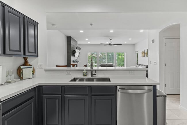 Building Photo - 14000 N 94th St