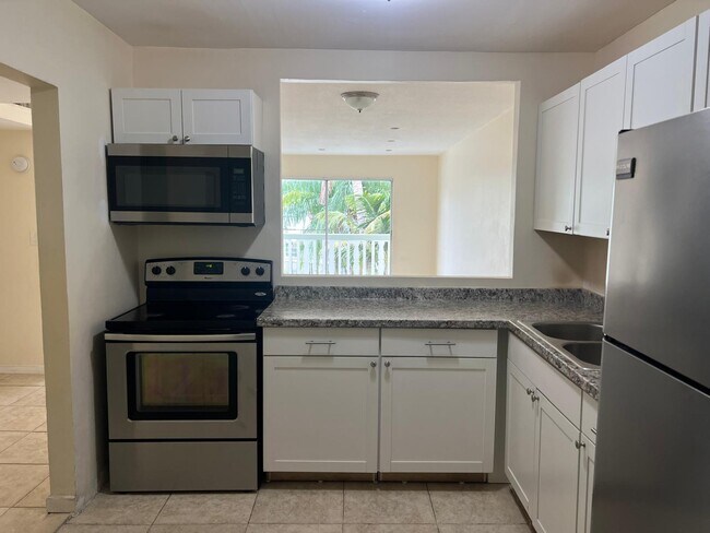 Building Photo - 15225 NE 6th Ave