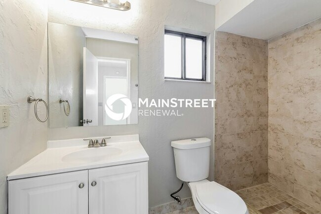 Building Photo - 3 Bedroom Pet-Friendly Home in KISSIMMEE, FL with Main Street Renewal