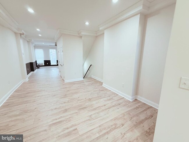 Building Photo - 714 Dolphin St