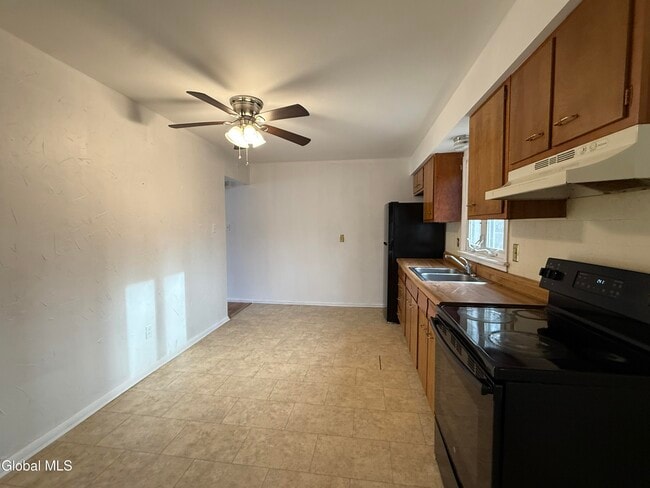 Building Photo - 5 Dowling Rd