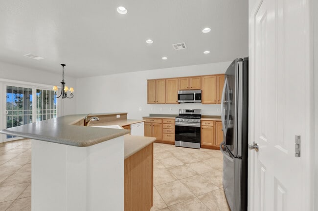 Building Photo - 7752 Fruit Dove St