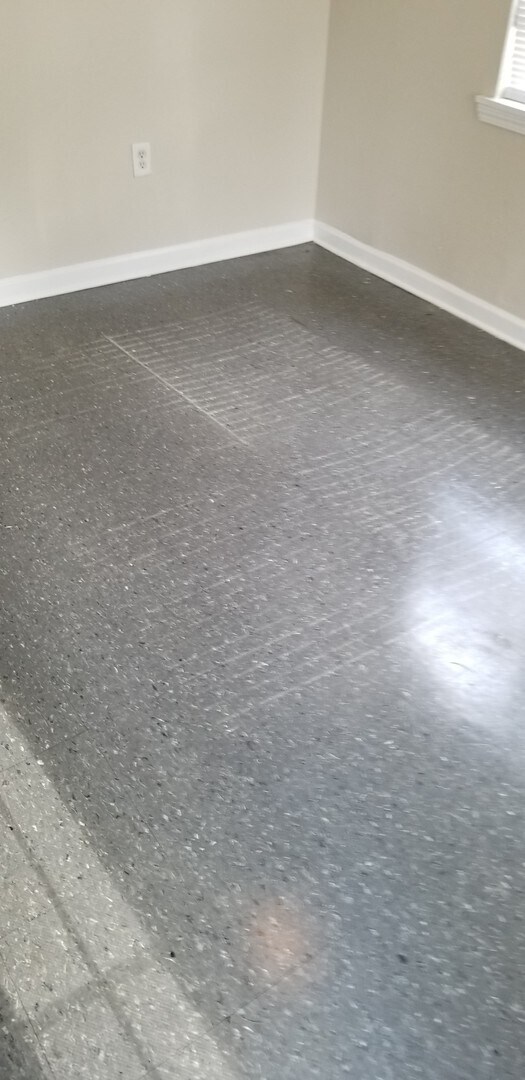 Building Photo - 925-927 Flood St