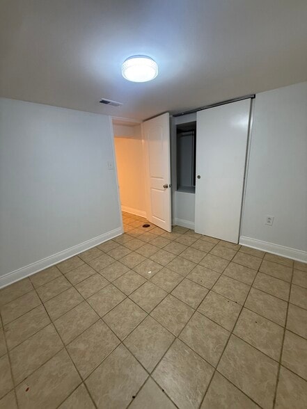 Building Photo - 1056 N Parkside Ave