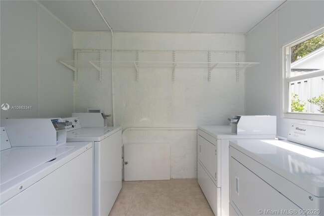 Building Photo - 3669 Poinciana Ave