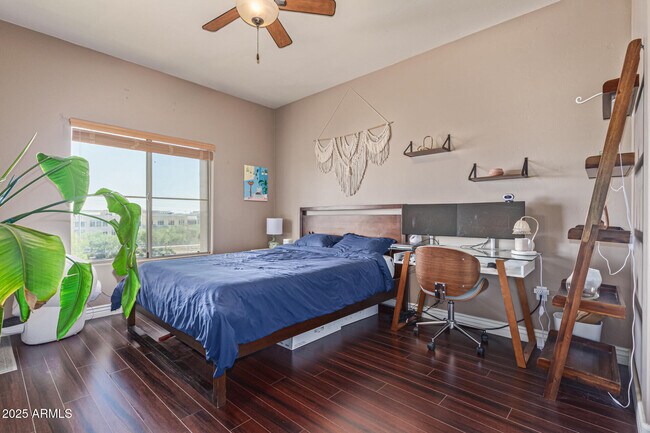 Building Photo - 5450 E Deer Valley Dr