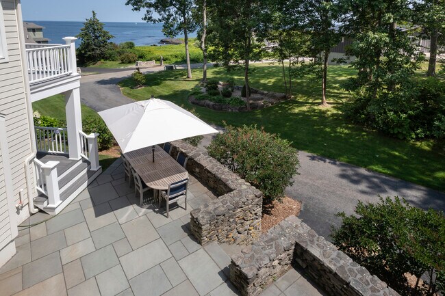 Building Photo - 2 Oak Knoll Rd