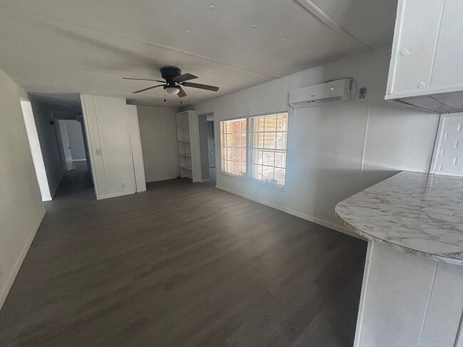 Building Photo - FOR RENT