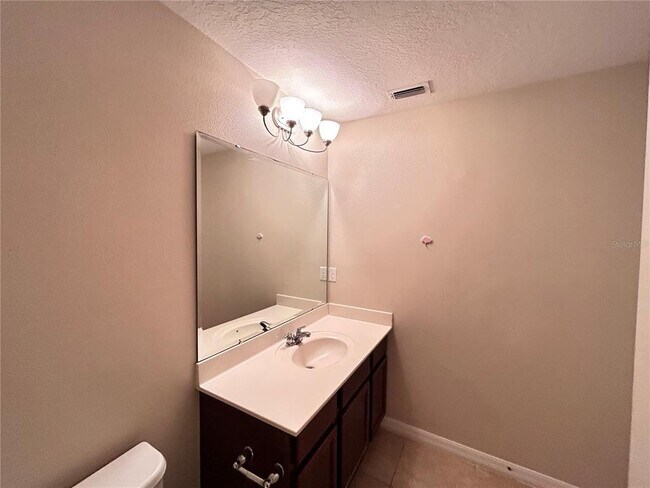 Building Photo - 2000 Traders Cove