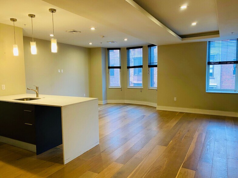 Interior Photo - 4525 Walnut Associates LP