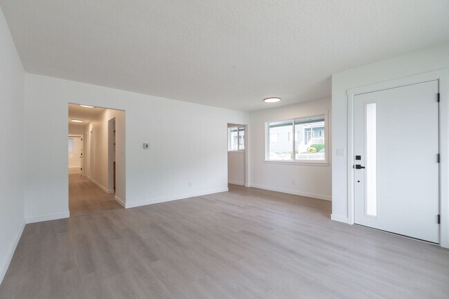 Building Photo - Crowne Pointe Apartment Homes