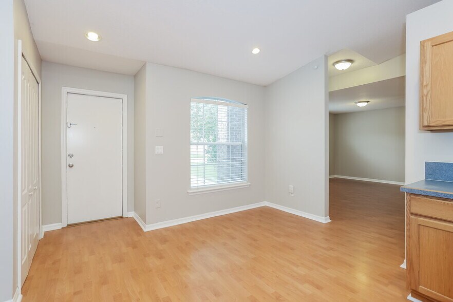 Building Photo - 12860 Ellis Island Dr