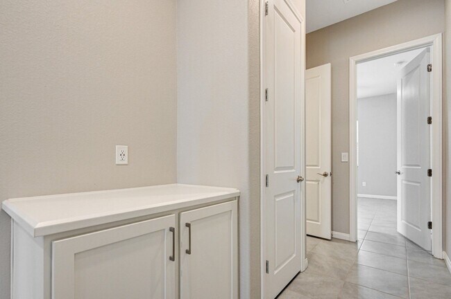 Building Photo - COMFY and NEW 3 Bedroom Home in Skye Canyon!