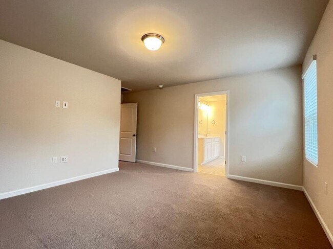 Building Photo - 5 Bedroom Single Family for Sale close to ...
