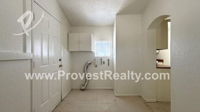 Building Photo - 13193 Begonia Rd