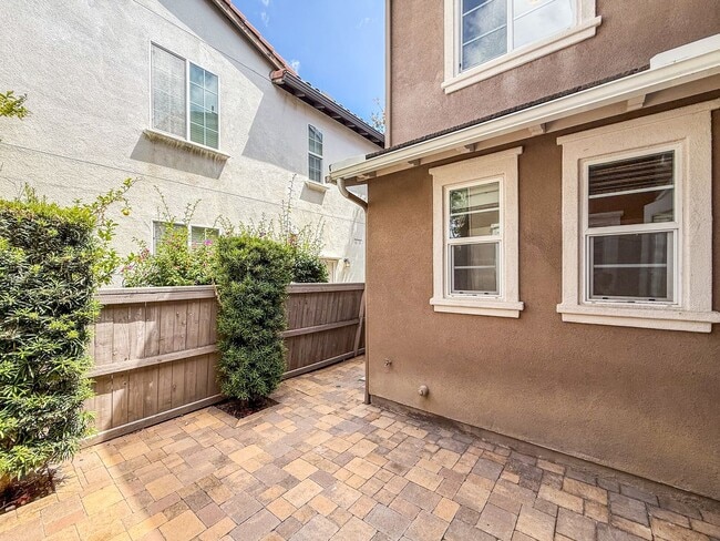Building Photo - SD: Stunning 3BD/3BA Single Family Home in Black Mountain Ranch with Panoramic Views, Solar & In-...